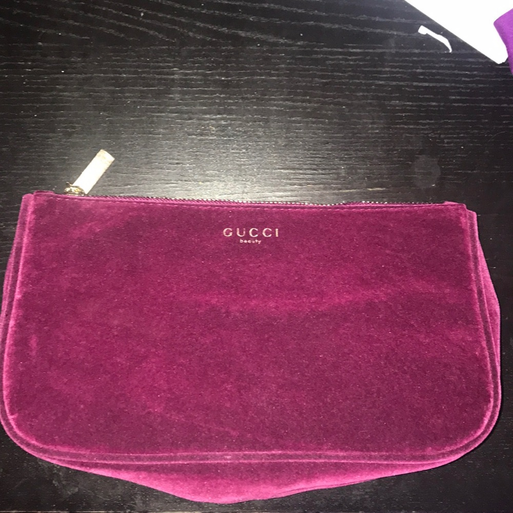 AUTHENTIC GUCCI MAKE UP BAG - Picture 2 of 8